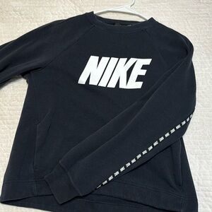 NIKE WOMENS GRAPHIC SWEATSHIRT JUMPER